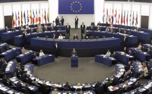 В Европарламенте требуют ужесточения отношений с Россией