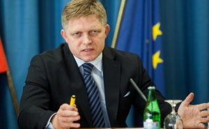 Премьер Словакии призвал отменить санкции ЕС против России