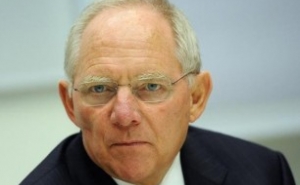 German Finance Minister Suggests Introducing Gasoline Tax in Migrant Crisis