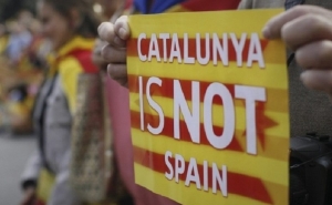 Парламент Каталонии поддержал начало отделения от Испании

