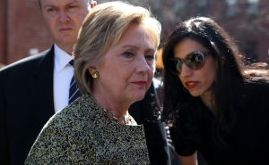 Clinton’s Top Campaign Aide for a Decade Worked at Muslim Publication