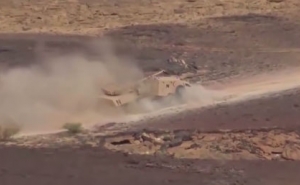 Грузинский бронеавтомобиль развалился на ходу во время боя в Йемене (видео)