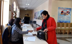 Граждане НКР проголосовали "за" поправки к Конституции