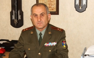 Сенор Асратян опровергает информацию Баку об ударе по штабу Армии обороны