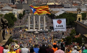 Thousands of People Protest in Barcelona for Catalonia's Independence