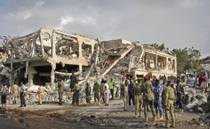 Эйфелева башня погасит огни в память о жертвах теракта в Сомали