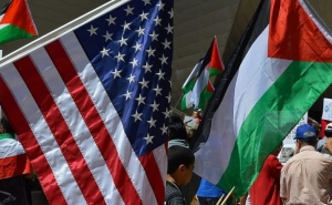 Palestinians Vow to Suspend Talks if US Closes PLO Mission
