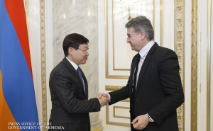 Karen Karapetyan Receives Kazakhstan Ambassador