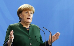  Merkel and Putin have Exchanged German Beer and Smoked Fish 