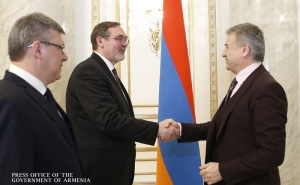 Armenian PM Holds Farewell Meeting with Russian Ambassador