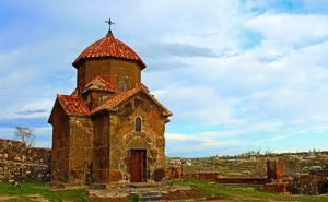  Армянская Церковь отмечает День памяти Свв. апостола Фаддея и девы Сандухт 