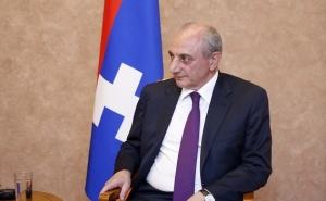  Президент Арцаха поздравил президента Республики Абхазия 