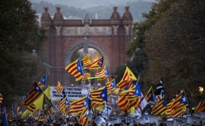 В Барселоне на митинги вышли 180 тысяч человек