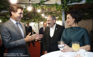  Премьер Армении присутствовал на гала-концерте в рамках саммита Международной организации Франкофонии (фотографии)
 