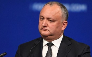 Президента Молдовы в пятый раз за год временно отстранили от должности