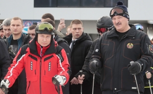  Путин и Лукашенко покатались на лыжах на одном из сочинских склонов (видео) 