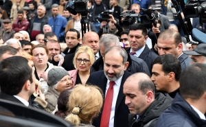  Премьер-министр Армении выслушал жителей Гюмри (фотографии) 
