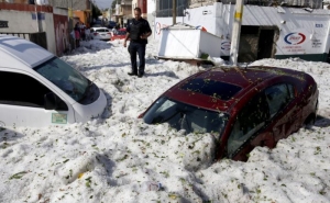  Mexico Hail: Ice 1.5m Thick Carpets Mexico's Guadalajara 