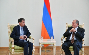  Посол Израиля вручил верительные грамоты президенту Армении
 