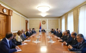  Президент Арцаха созвал рабочее совещание с участием руководящего состава центрального аппарата МИД 