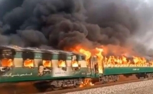  В Пакистане взорвался пассажирский поезд: 62 погибших 