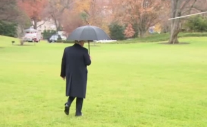Президент США забыл свою жену перед вылетом (видео)