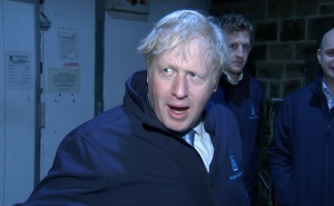 Премьер Великобритании спрятался в холодильнике от журналистов (видео)
