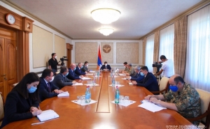  Президент Арцаха провел совещание по вопросам жилищного обеспечения офицеров Армии обороны
 