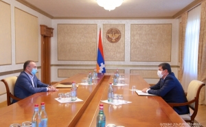  Президент Арцаха принял бывшего министра обороны Армении 