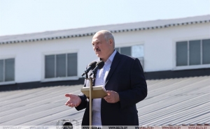 Не под давлением и не через улицу: Лукашенко о передаче полномочий и изменении Конституции 
