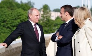  Путин и Макрон обсудили ситуацию в Беларуси 