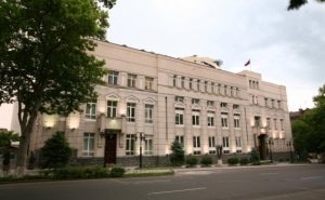 Armenia Central Bank Cuts Re-Financing Rate