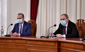 Премьер-министр Армении представил новоназначенного директора СНБ 