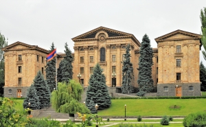  Военный режим в Армении продлен 