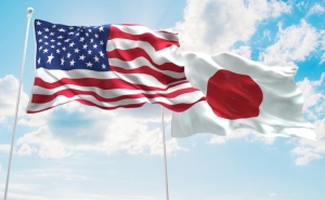  Япония и США договорились продлить условия содержания американских военных баз на год 