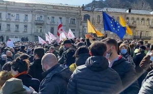  В Грузии проходит акция протеста после задержания главы партии Саакашвили 