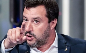  Экс-главу МВД Италии будут судить по делу о мигрантах 