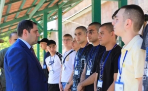  Министр обороны Армении посетил Центральный сборный пункт 