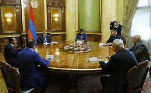  Пашинян провел встречу с руководителями внепарламентских политических сил
 