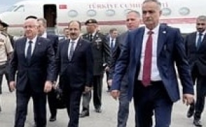 Министр обороны Турции прибыл в Баку на переговоры о военном сотрудничестве