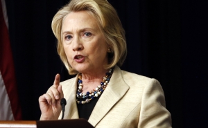 Clinton Calls US to Help Ukrainian Government
