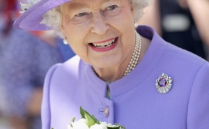Queen Elizabeth II becomes world&rsquo;s oldest monarch