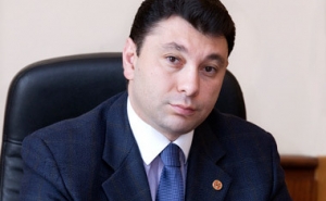 Eduard Sharmazanov had a Meeting with a Representative of the Armenian Community of Cyprus