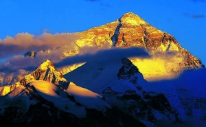 Everest - Earth's Highest Mountain