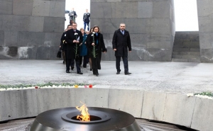 Viktoria Nuland Visited Tsitsernakaberd