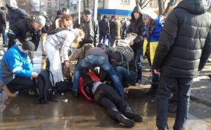 Взрыв в Харькове во время марша, есть жертвы
