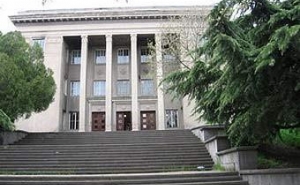 Парламент Южной Осетии вынес вотум недоверия главе МИД