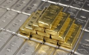 Prices of Gold and Silver Drop as a Result of Low Demand