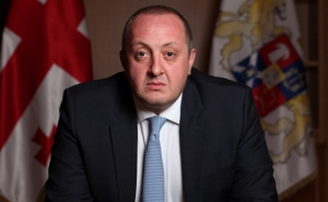 Президент Грузии признался, что на него оказывают открытое давление