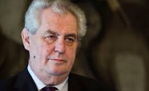 Президент Чехии раздражен попытками американского посла учить его жизни